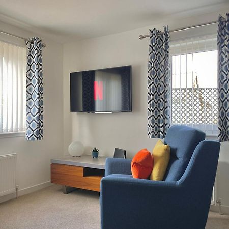 Bright 2-Bedroom Apartment With Parking In Montrose Dış mekan fotoğraf