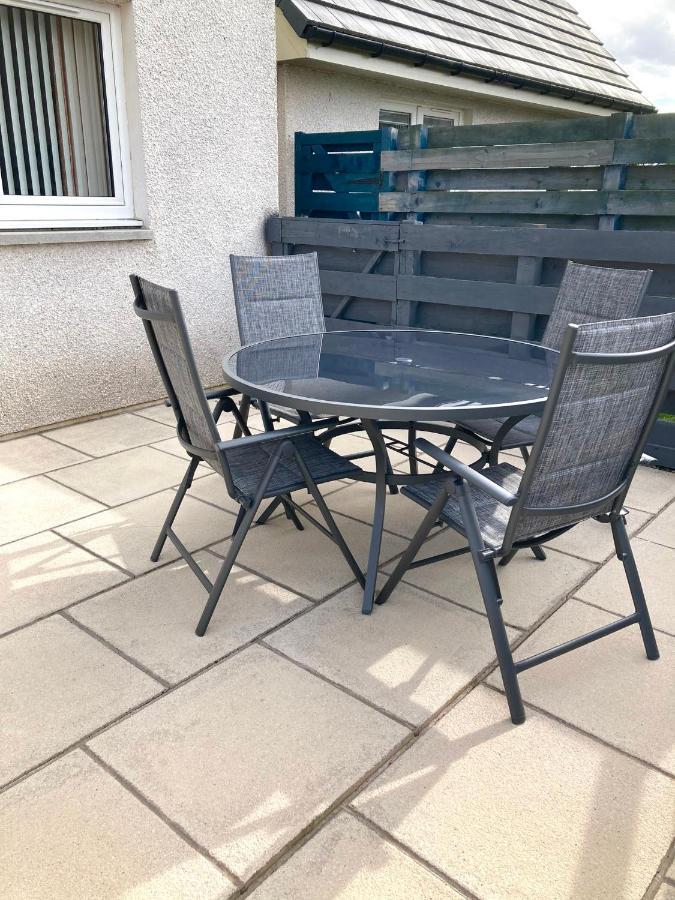 Bright 2-Bedroom Apartment With Parking In Montrose Dış mekan fotoğraf