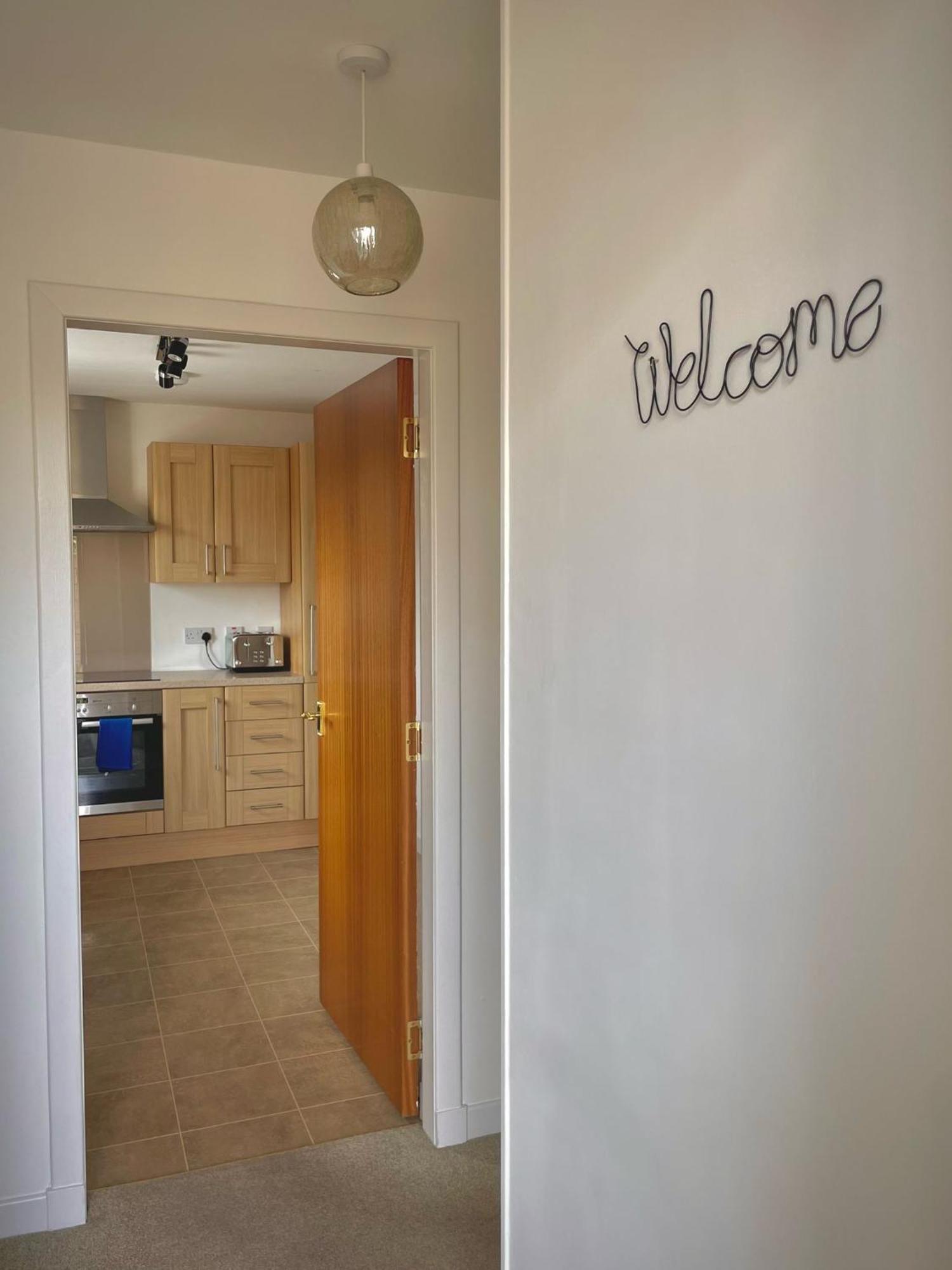 Bright 2-Bedroom Apartment With Parking In Montrose Dış mekan fotoğraf