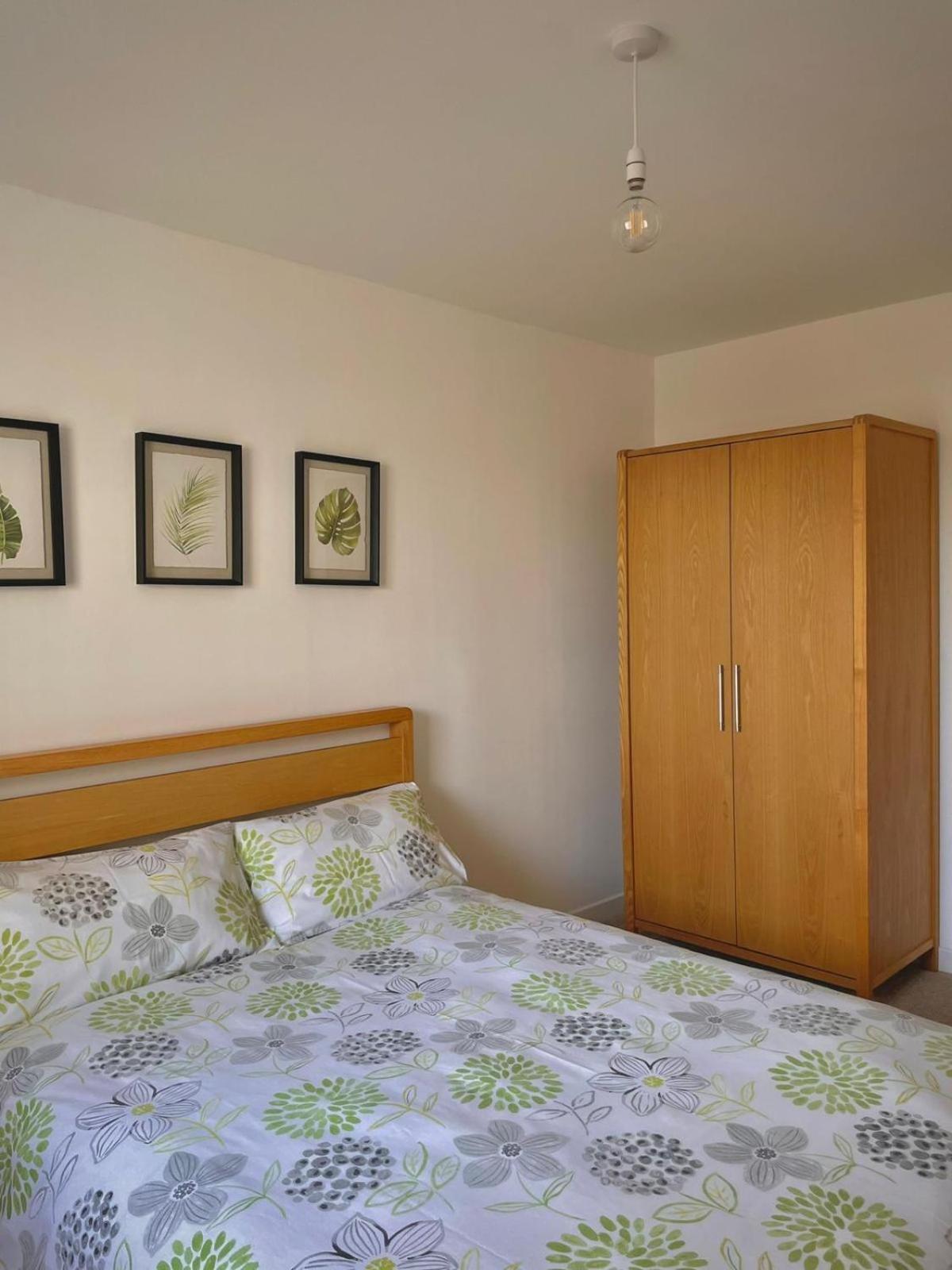 Bright 2-Bedroom Apartment With Parking In Montrose Dış mekan fotoğraf