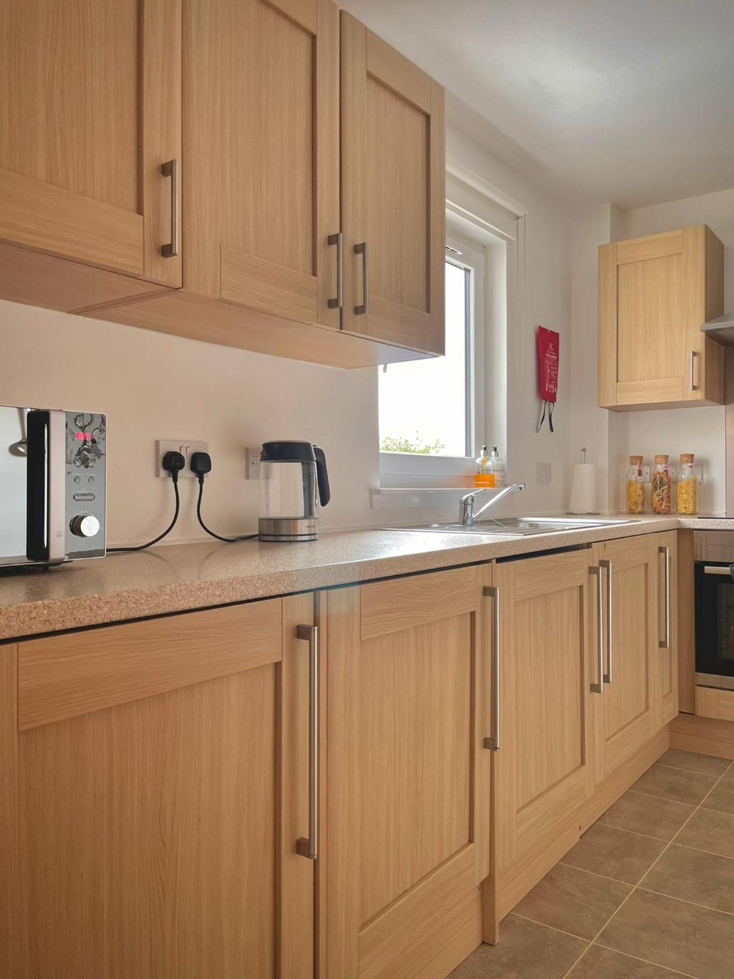 Bright 2-Bedroom Apartment With Parking In Montrose Dış mekan fotoğraf