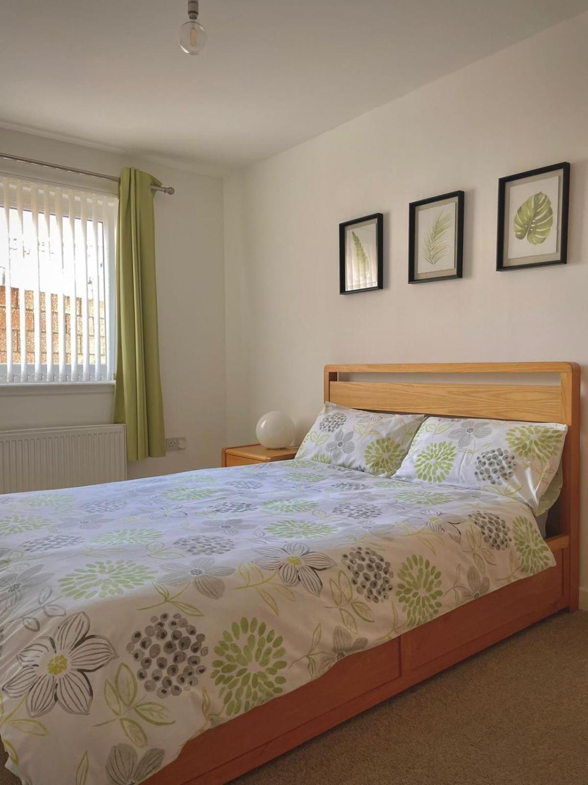 Bright 2-Bedroom Apartment With Parking In Montrose Dış mekan fotoğraf