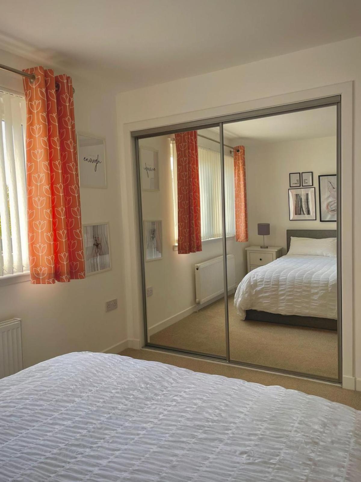 Bright 2-Bedroom Apartment With Parking In Montrose Dış mekan fotoğraf