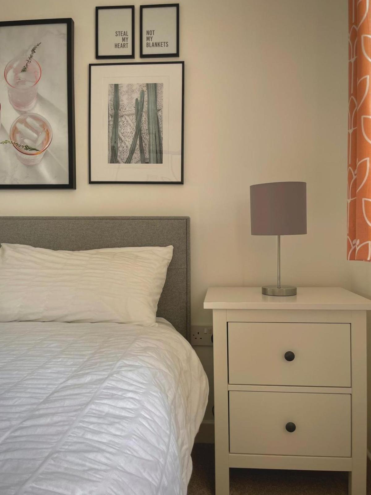 Bright 2-Bedroom Apartment With Parking In Montrose Dış mekan fotoğraf