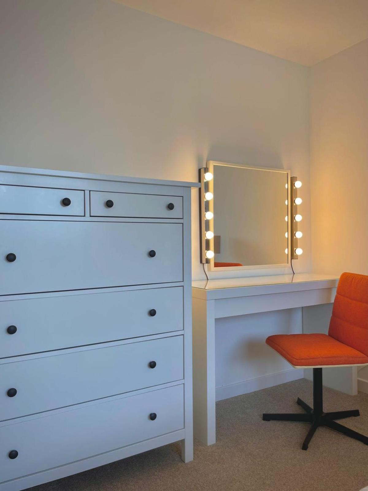 Bright 2-Bedroom Apartment With Parking In Montrose Dış mekan fotoğraf