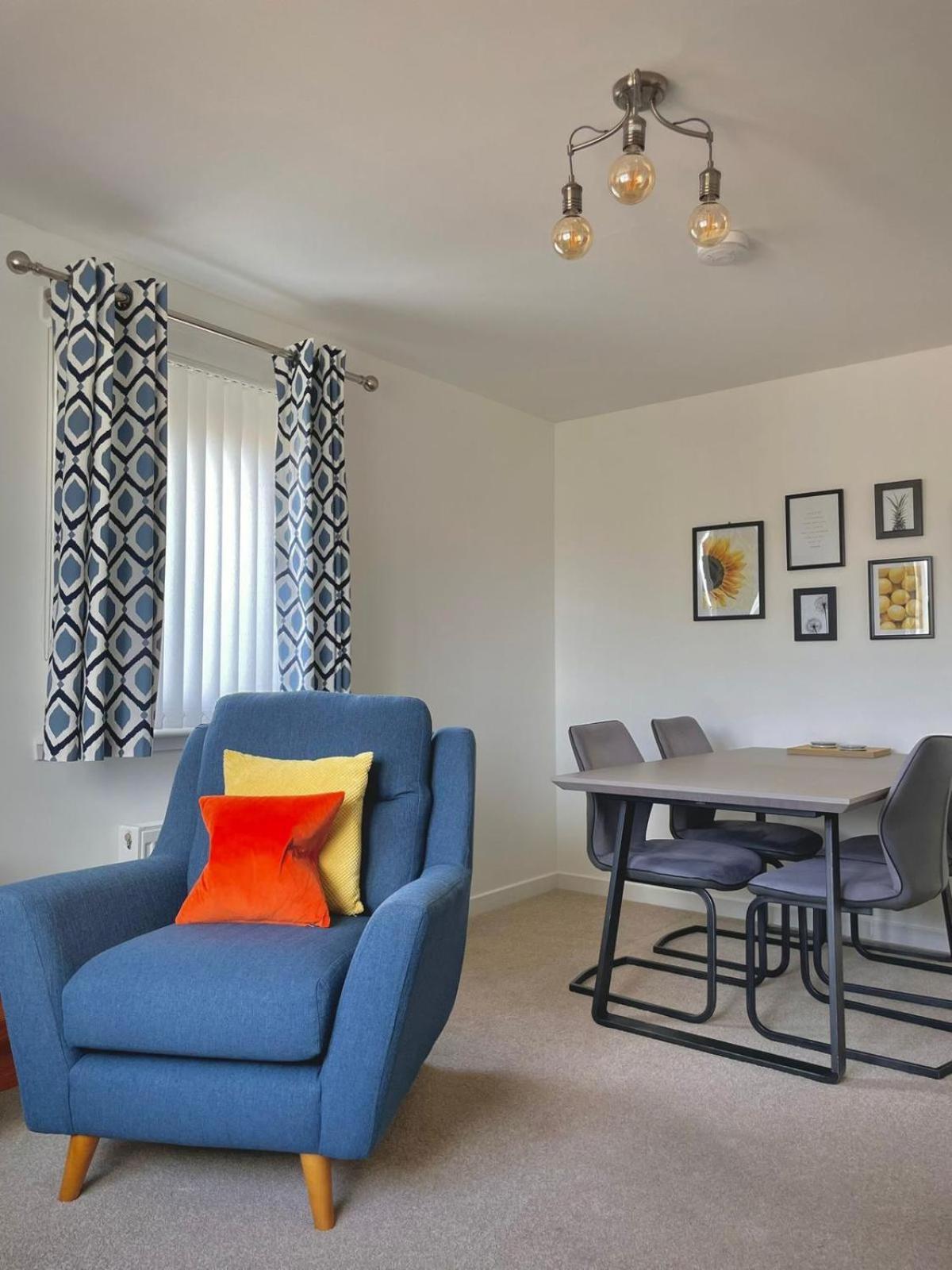 Bright 2-Bedroom Apartment With Parking In Montrose Dış mekan fotoğraf