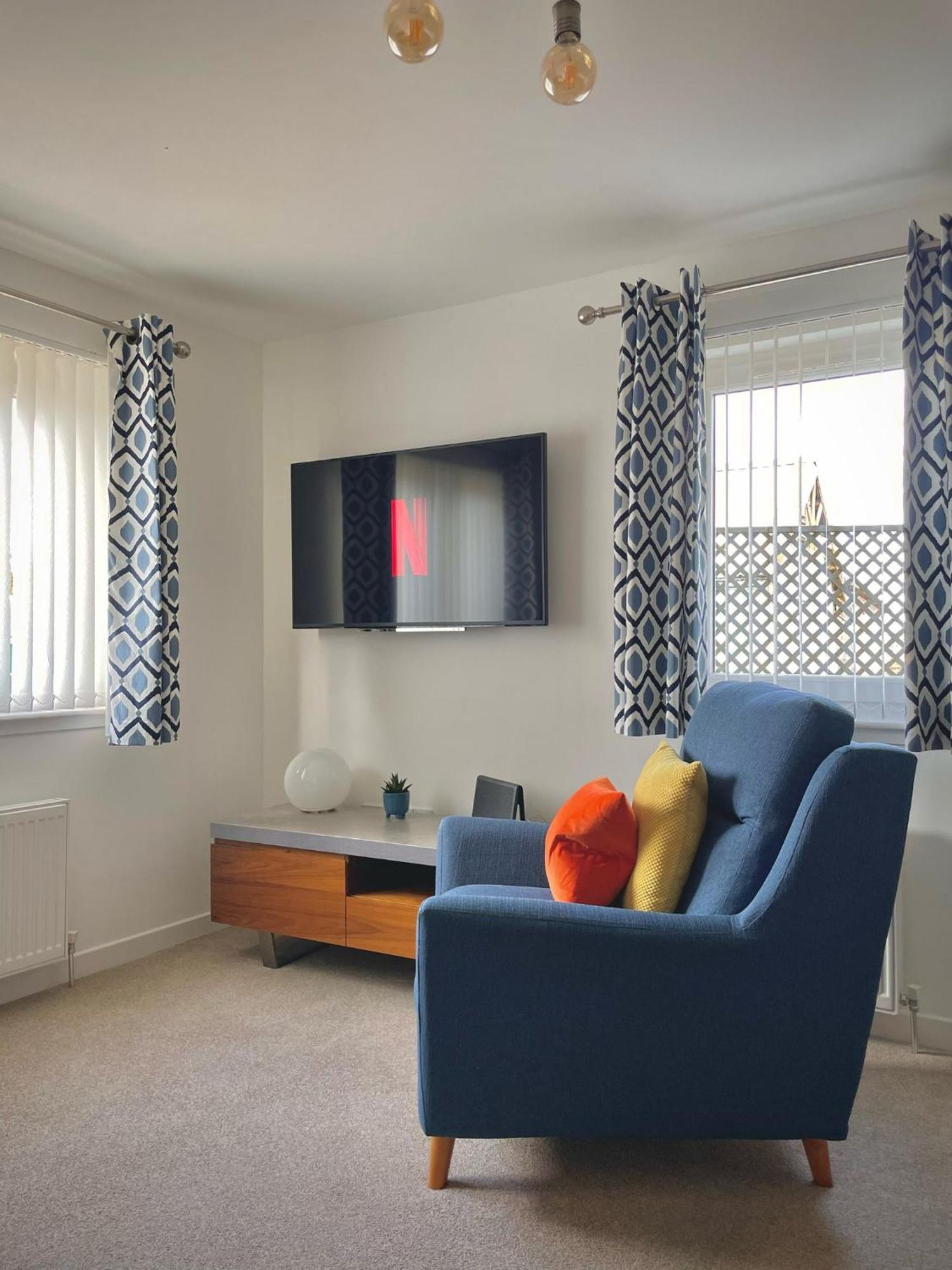Bright 2-Bedroom Apartment With Parking In Montrose Dış mekan fotoğraf